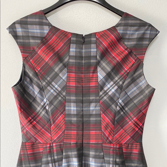 Brooks Brothers Tartan Jacquard Red and Black Women's Pleated Dress Size 12 - Picture 7 of 10